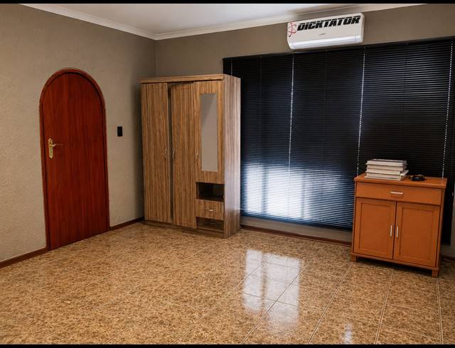 4 BEDROOM HOUSE FOR SALE IN SAFARI GARDENS